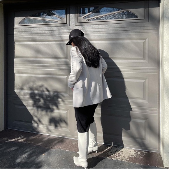 Blazer used like very new! #OpenEdit Over size style XS/Beige Silver color. - Picture 3 of 9